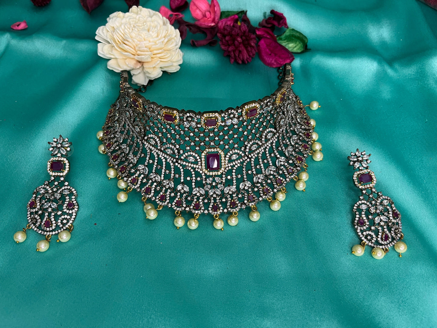 Queen's Radiance Choker - CKR